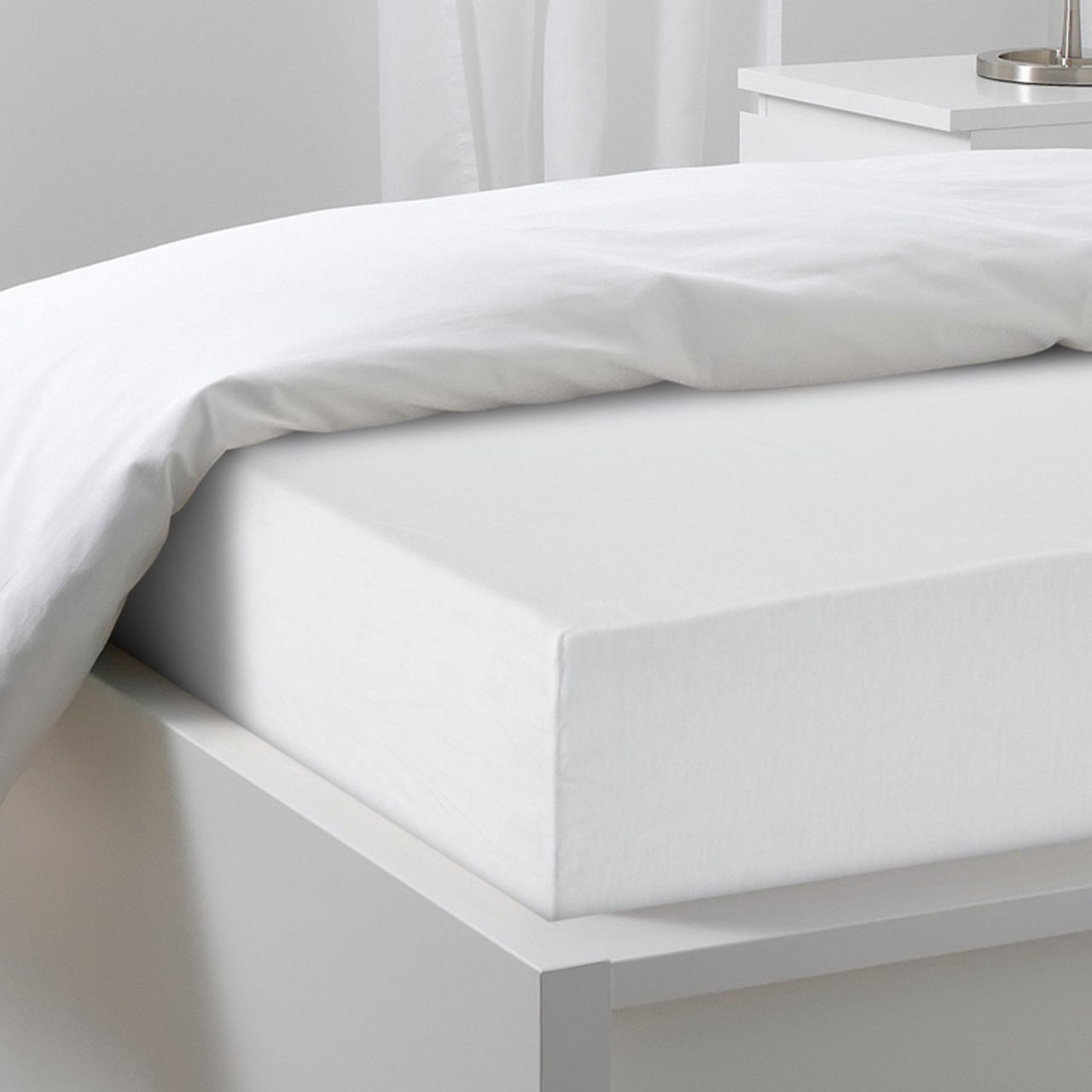 Простыня на резинке Трикотажная белая